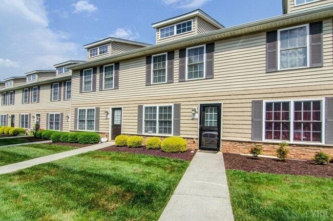 Photo - 111 Old Tavern Cir Townhome