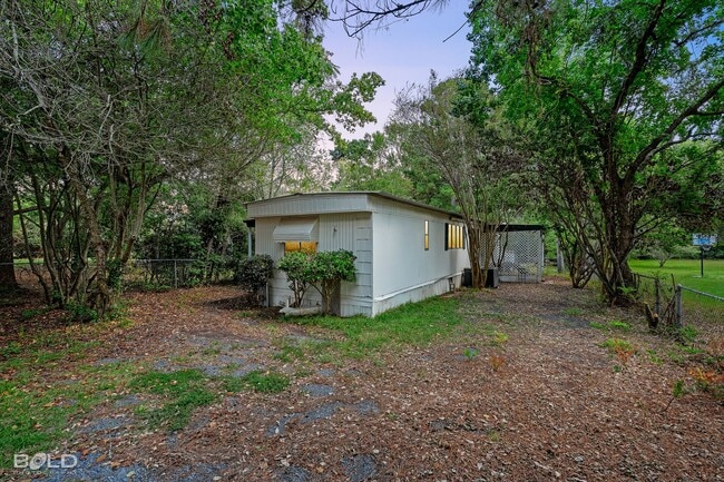 Building Photo - Country LIving!!