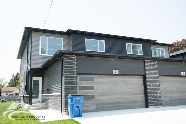 Building Photo - 38 Llydican Ave