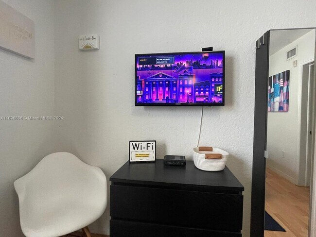 Foto del edificio - 7326 Collins Ave