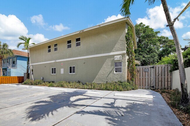 Foto del edificio - 711 NE 14th St