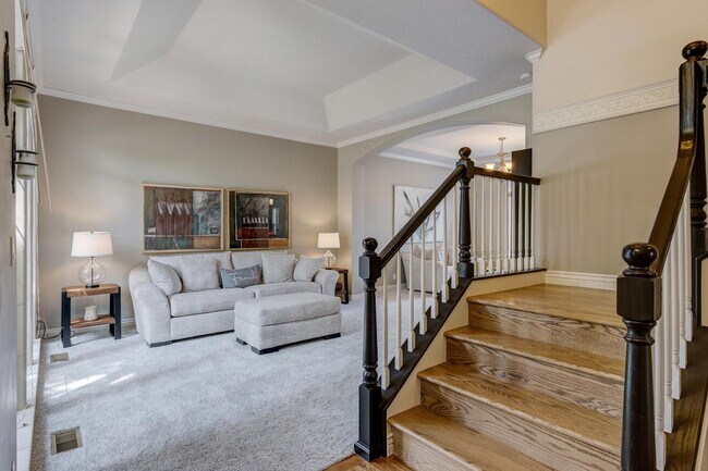 Building Photo - Welcome to this spacious 4 bed 3 bath home...