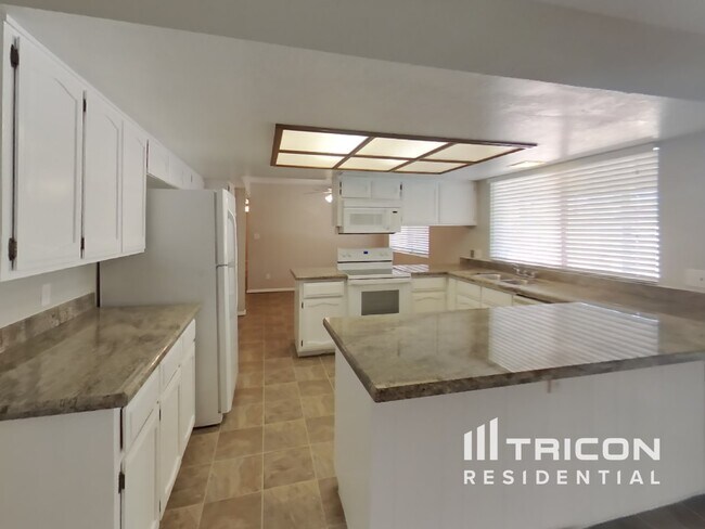 Building Photo - 1550 E Kramer St