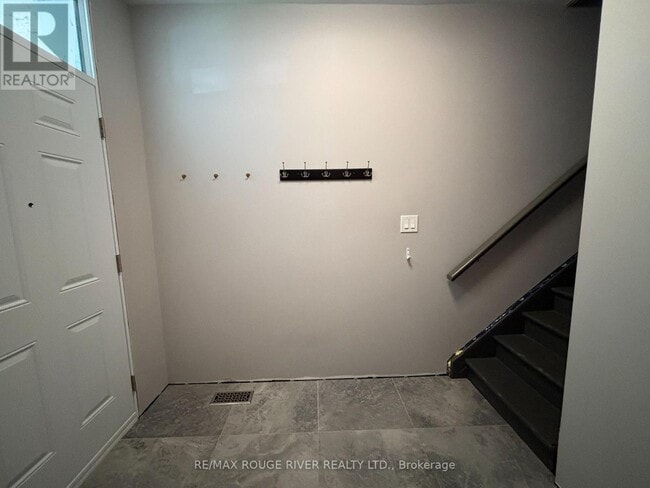 Building Photo - 576 Bethune St