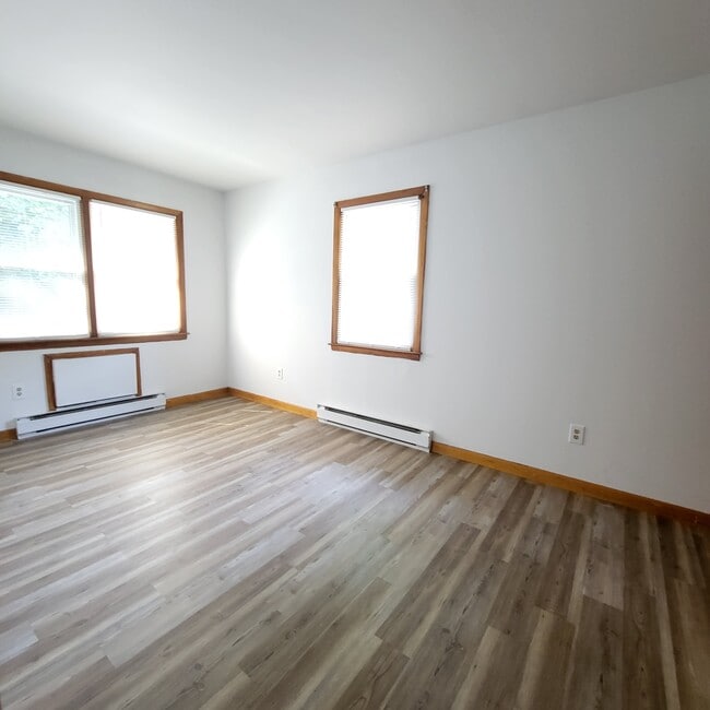 Building Photo - 56 Wakelee Ave