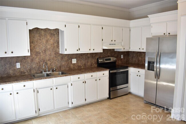 Foto del edificio - 629 N Cedar St