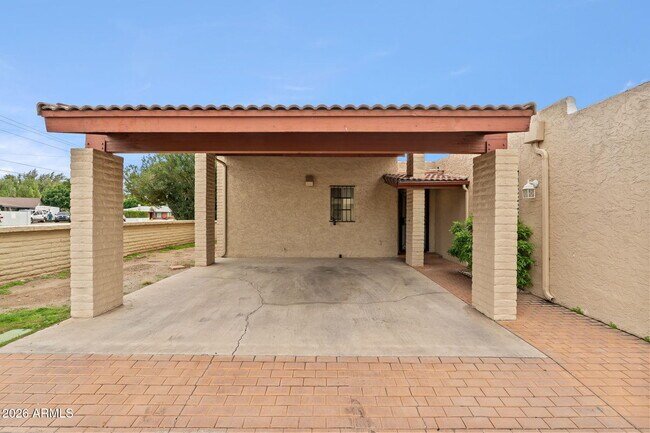 Foto del edificio - 7840 N 7th St