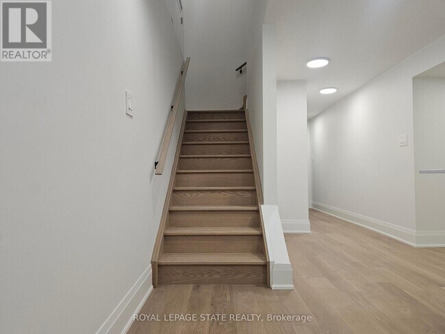 Building Photo - 115 Chesley St
