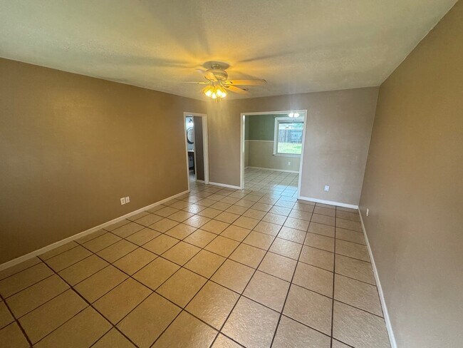 Foto del edificio - 4217 Redbud Ave