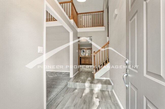 Building Photo - Beautifully Updated Rockrimmon Home Near Ute Valley Park with 5 bed, 3 bath, 2 car garage and AC!