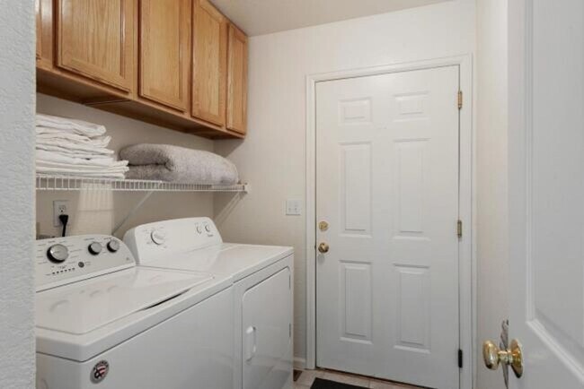 Foto del edificio - 1155 Laurenwood Way