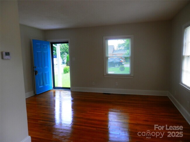 Foto del edificio - 549 Bowman Rd
