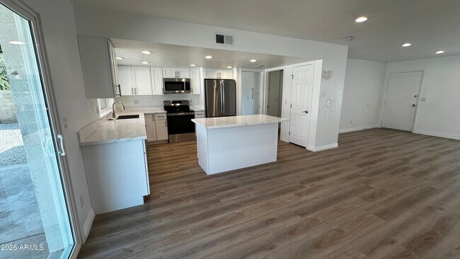 Foto del edificio - 4140 W Orchid Ln