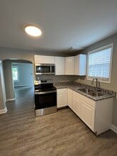 Building Photo - 11 E Kelso Rd