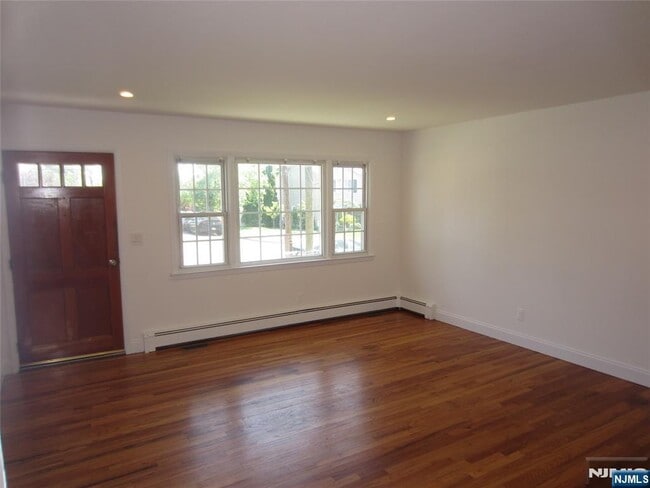 Building Photo - 423 Leonhardt Dr