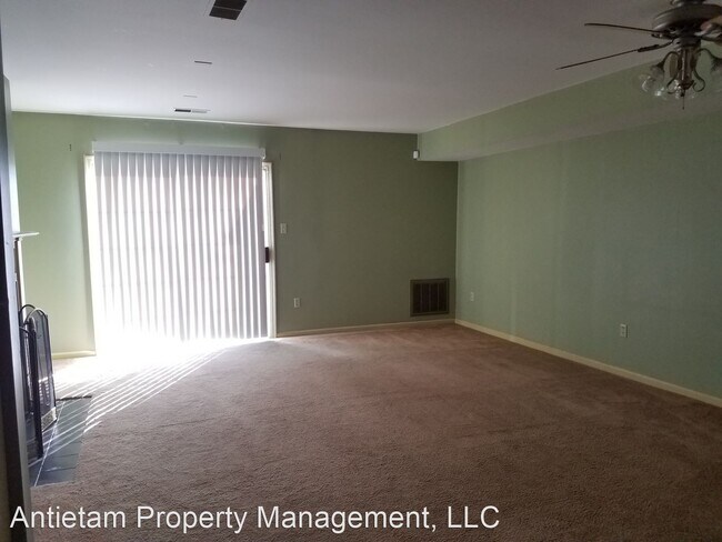 Building Photo - 2 br, 2.5 bath House - 1665 Langley Drive
