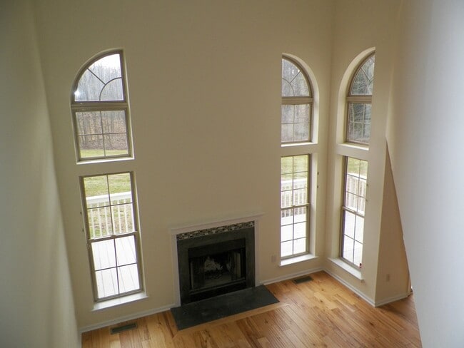Building Photo - 5077 Rosewood Dr