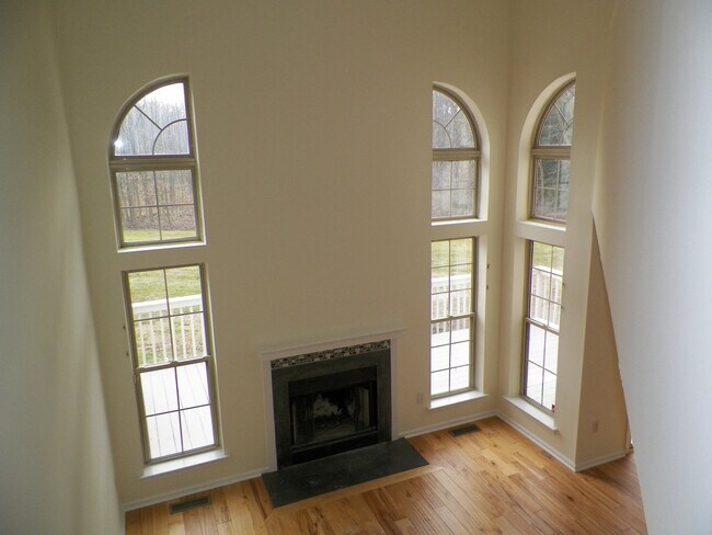 Foto del edificio - 5077 Rosewood Dr