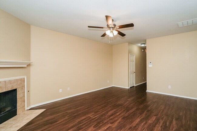 Foto del edificio - 2808 Lynx Ln