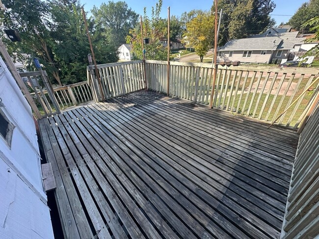 Building Photo - $950 - 2 Bed 1 Bath Home