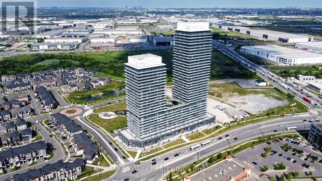 Building Photo - 15 Skyridge Dr