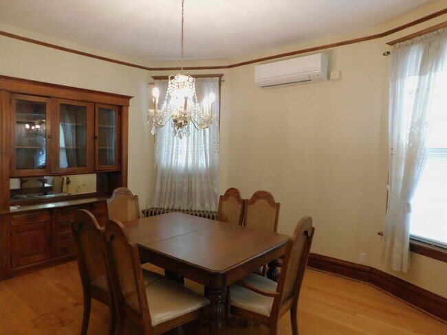 Building Photo - 3 bedroom in Chicago IL 60647
