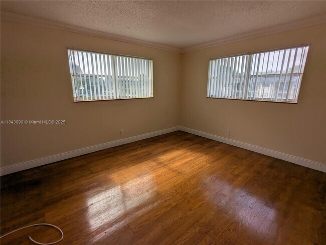 Building Photo - 7960 N Colony Cir
