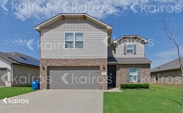 Building Photo - 721 St James Pl