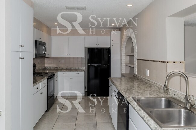 Foto del edificio - Enjoy living the good life in this 4 bedro...
