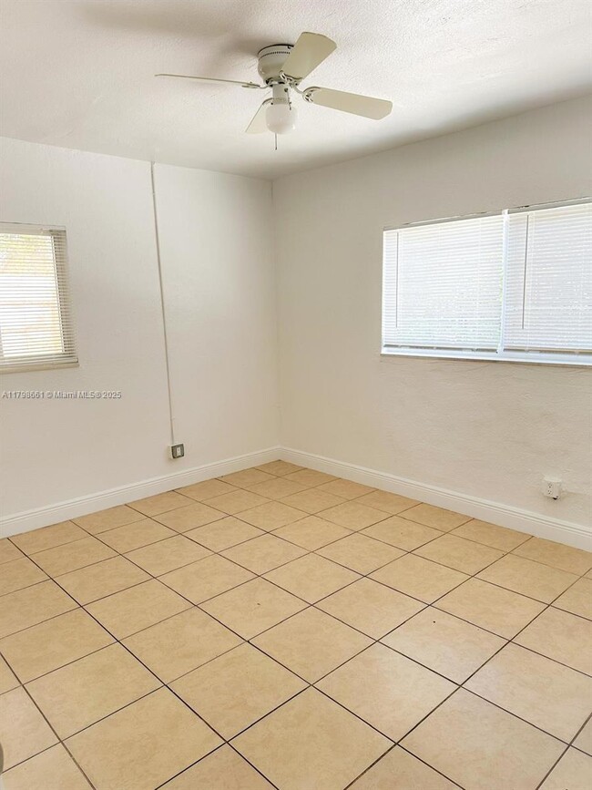 Building Photo - 1950 SW 41st Ave