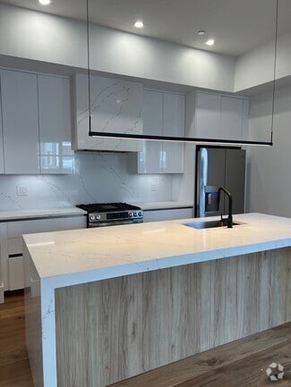 Building Photo - 31 Savin Hill Ave
