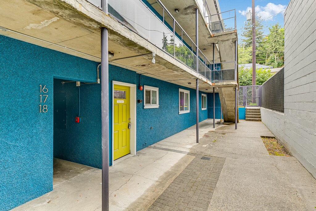Foto principal - 3435 Rainier Ave S