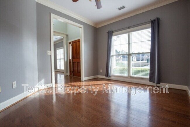 Foto del edificio - 2584 Spring Chapel Rd