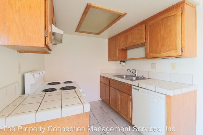 Building Photo - 2 br, 1.5 bath House - 19178 Palo Verde Dr