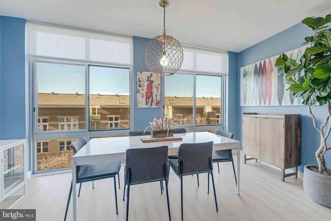 Foto del edificio - 11990 Market St