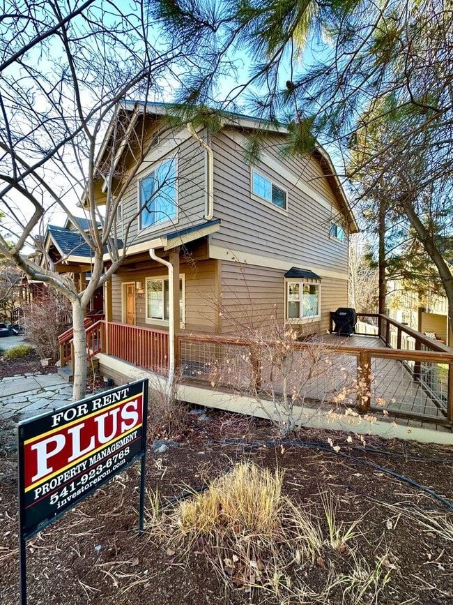 Building Photo - 1889 NW Monterey Pines Dr