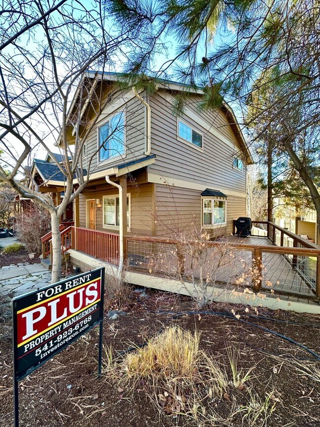 Foto del edificio - 1889 NW Monterey Pines Dr