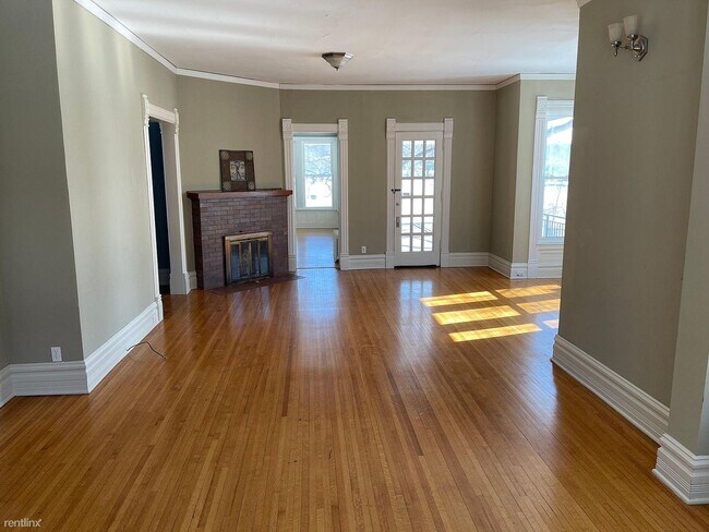 Building Photo - 4 br, 2.5 bath House - 1045 Franklin Pl