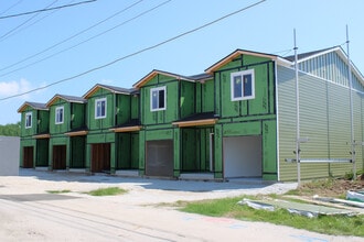 Building Photo - 109 E Division St