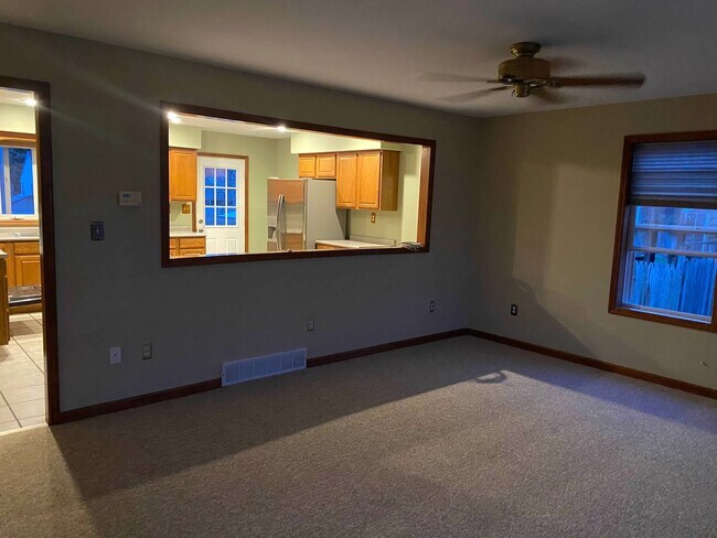 Building Photo - 1418 Evergreen Ave