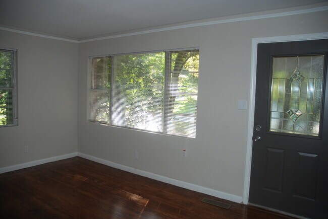 Building Photo - 2038 Dellwood Pl