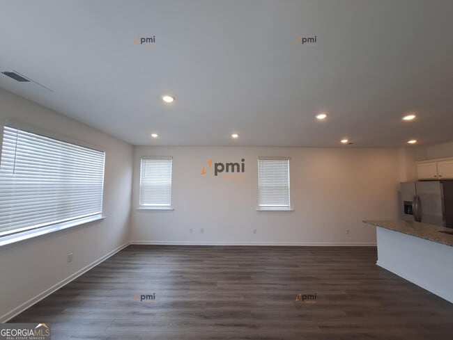 Building Photo - 285 Kenoot Dr