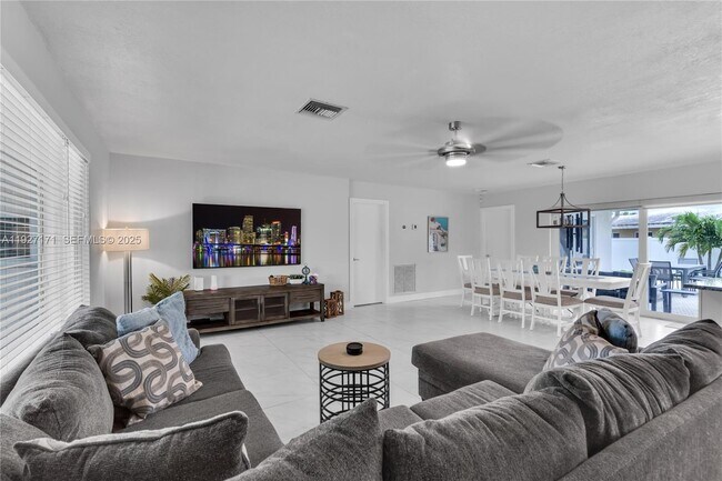 Building Photo - 251 SE 8th St