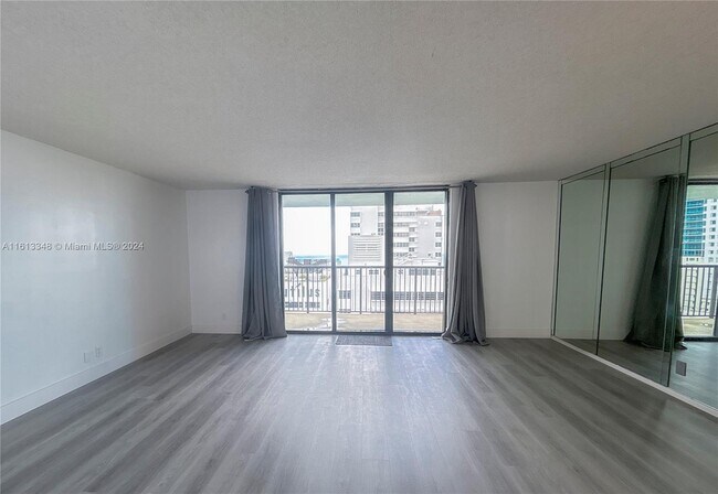 Building Photo - 1800 Collins Ave