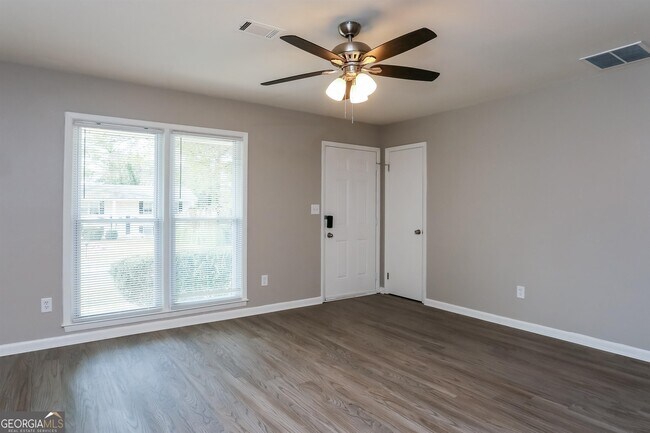 Foto del edificio - 2858 Spruce Point Rd