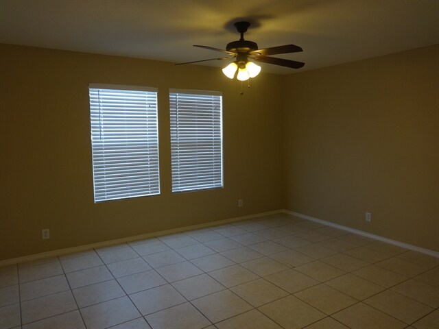 Foto del edificio - 7826 Oakdale Park