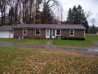 Primary Photo - 136 Pearl St