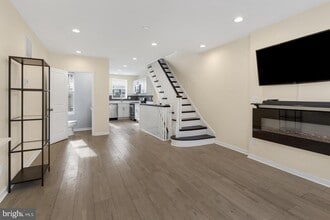 Building Photo - 2124 Sigel St