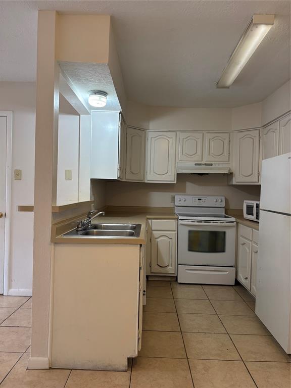 Building Photo - 218 S Pruett St
