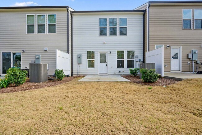 Foto del edificio - Roomy Townhome in RTP